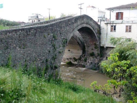 Alasonya'daki Osmanlı'dan kalan taş köprü...